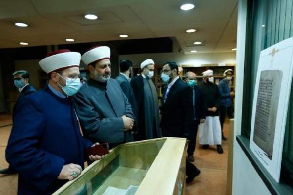 بازدید جمعی از علمای جهان اسلام از نسخ خطی و نادر کتابخانه بازدید جمعی از علمای دنیا اسلام از نسخ خطی و نادر کتابخانه ملی