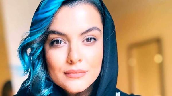 لباس ساده اما جنجالی دنیا مدنی ! لباس ساده اما جنجالی جهان مدنی !