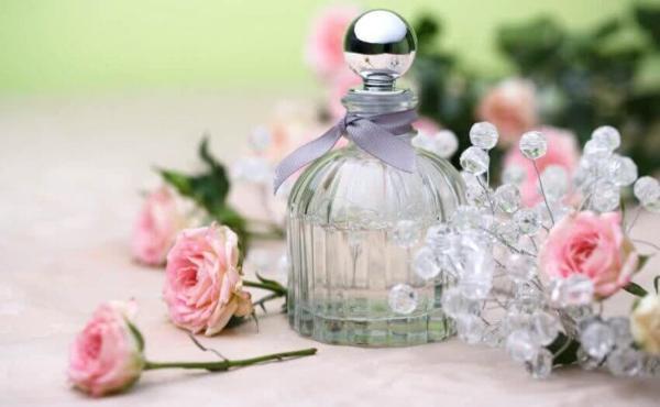 با این دو ماده خانگی عطر مخصوص خودتان را تهیه کنید با این دو ماده خانگی عطر مخصوص خودتان را تهیه کنید