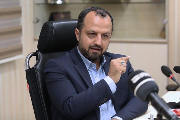 وزیر اقتصاد: بنزین را گران نمی کنیم