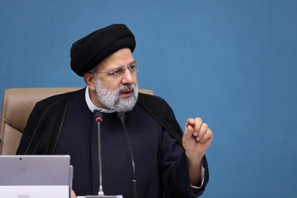 عکسی از رئیس جمهور در جمع بازرگانان که پر بازدید شد عکسی از رئیس جمهور در جمع بازرگانان که پر بازدید شد