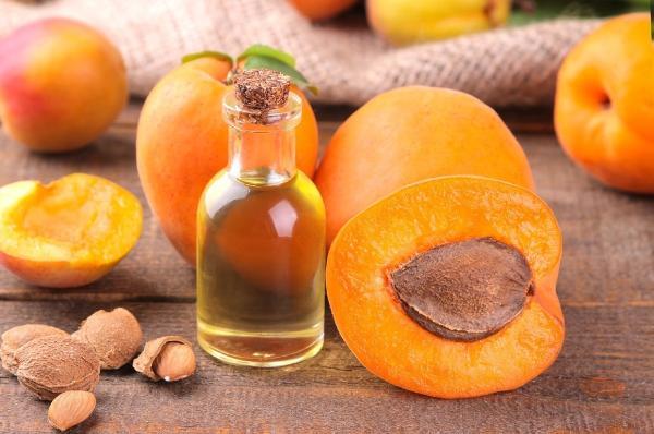 آیا خوردن هسته زردآلو بی خطر است؟